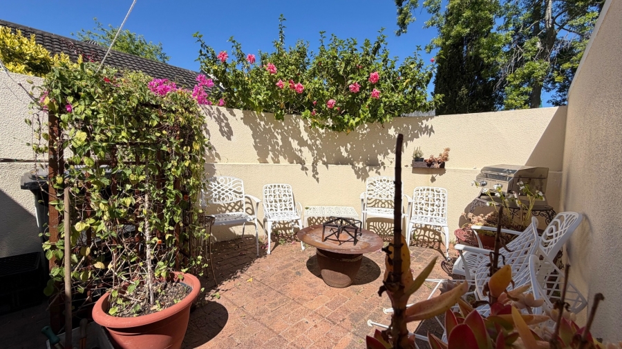 3 Bedroom Property for Sale in Paradyskloof Western Cape